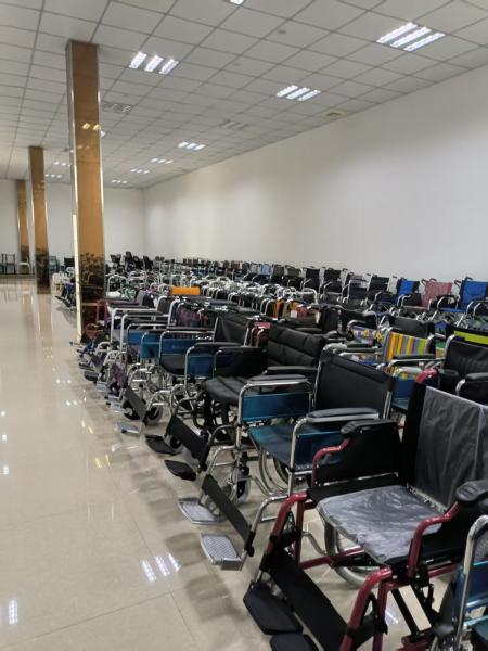 How to Choose a Practical Folding Lightweight Wheelchair for Elderly Travel?