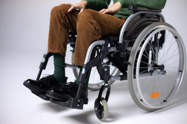 Trends in Carbon Fiber Wheelchairs: Lightweight, Personalization, and Intelligence